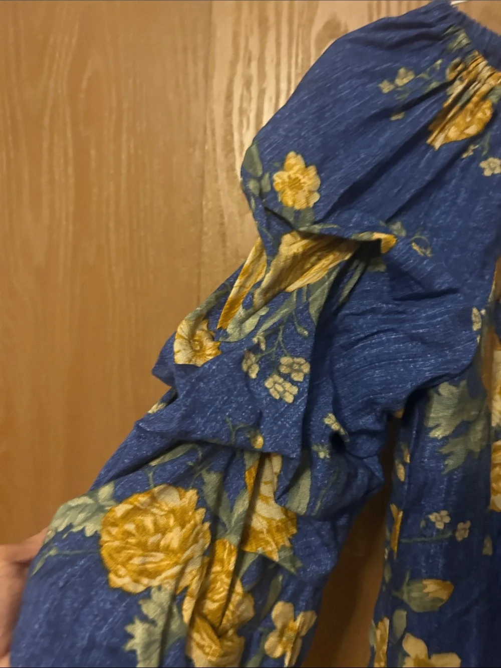 Vince Camuto Navy Blue Floral Off-Shoulder Tie-Hem Blouse - Picture 2 of 3